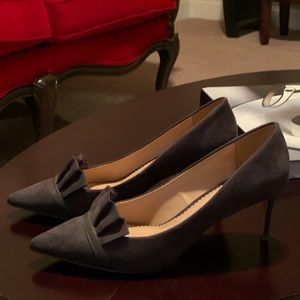 Beautiful, Gray, elegant, Pre-Loved Pumps!